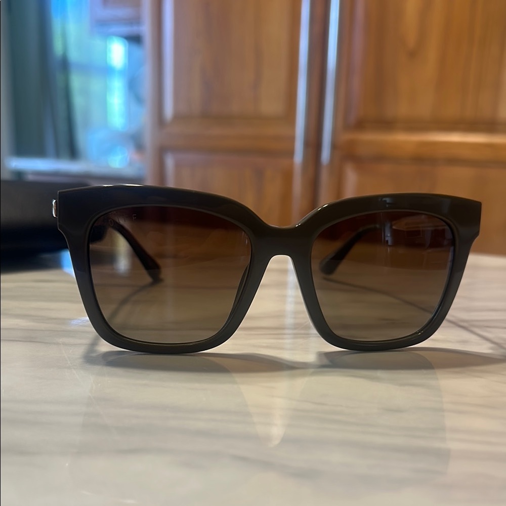 Diff Bella Sunglasses
